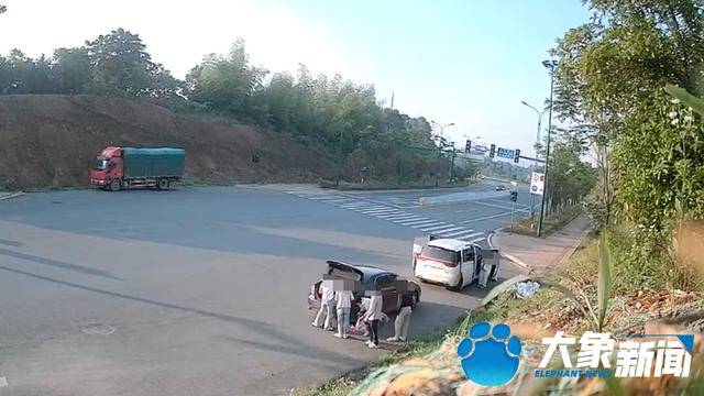 皇冠信用网出租足球_暗访长沙地下代孕实验室：无牌车单日转运超10名女性进入