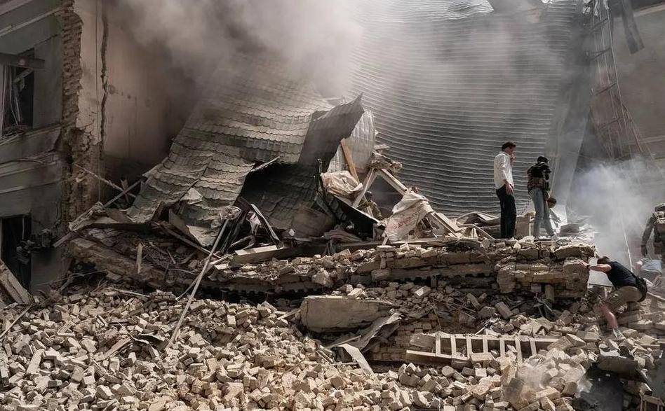 德国甲组联赛_俄罗斯大规模轰炸乌克兰德国甲组联赛，基辅被轰炸300分钟，特朗普指责泽连斯基：不应该招惹普京！