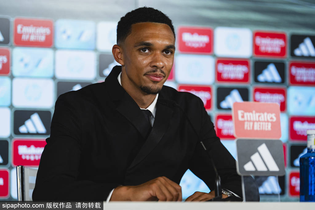 小保加vs本菲卡_阿诺德称赞皇马训练质量高：传球节奏快 和小保加vs本菲卡我习惯的很不同