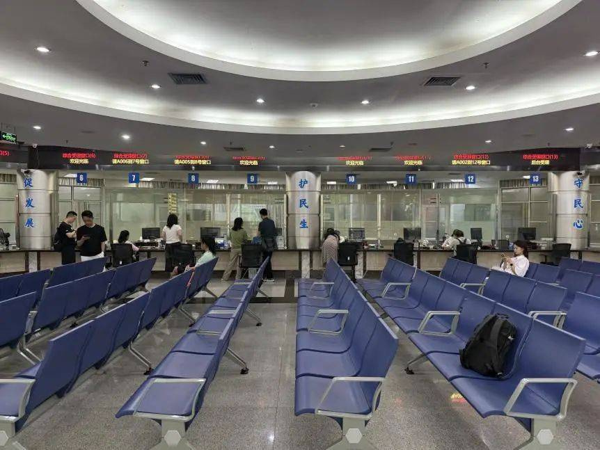 皇冠信用网怎么注册_网友反映深圳一政务服务大厅只开1/6窗口皇冠信用网怎么注册？记者现场求证