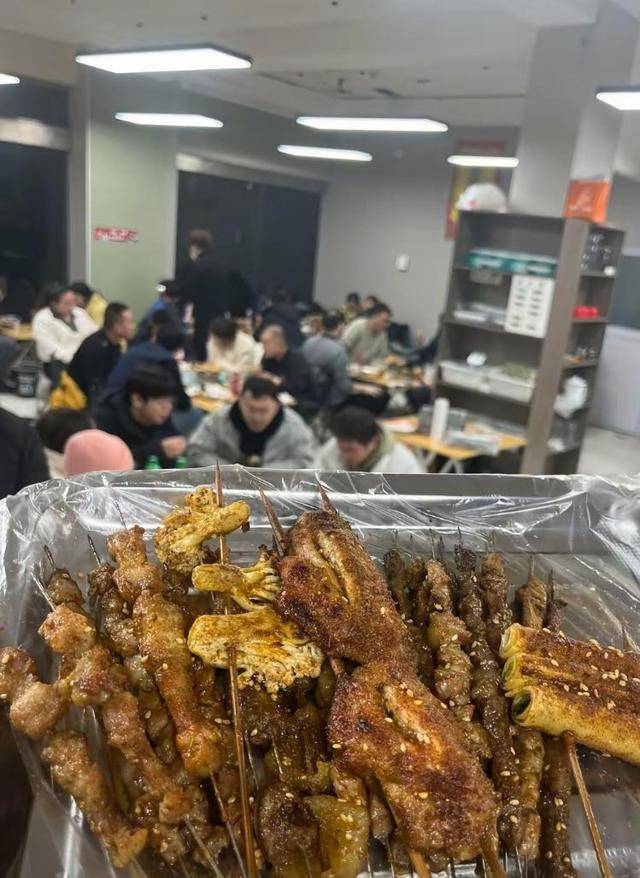 皇冠信用盘网址_常州一烧烤店花10万赞助苏超皇冠信用盘网址，因系唯一个体赞助商爆火，附近商户：之前生意一直好