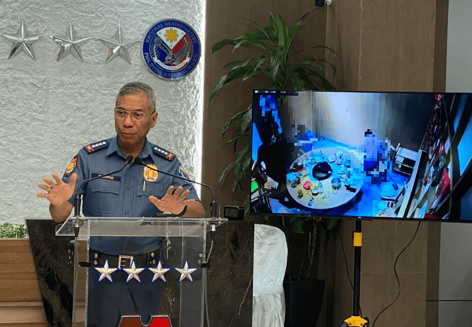 皇冠信用网注册_连开七枪射杀一中国男子皇冠信用网注册，菲律宾火锅店枪击案嫌疑人落网！还涉嫌绑架14岁中国男孩