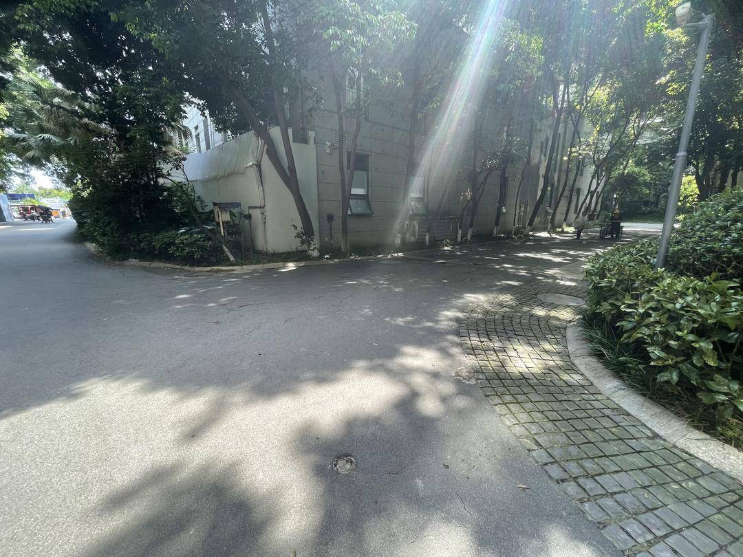 皇冠信用网网址_成都一小区内女童被私家车撞倒身亡:车辆拐弯时意外撞倒皇冠信用网网址,物业已对外来车辆管控