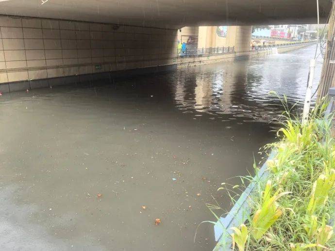 皇冠信用網开户
_郑州多个隧道禁止通行!99条公交线路停运皇冠信用網开户
,贾鲁河水位暴涨