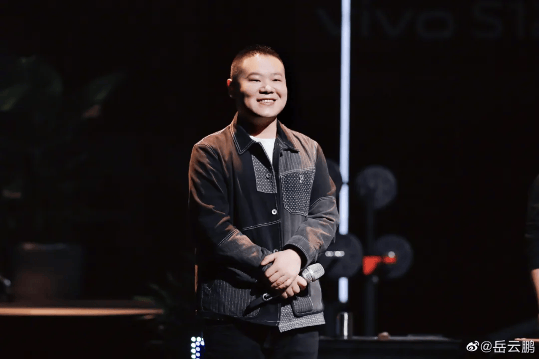 切尔西足球_岳云鹏自曝饭局上帮女艺人挡酒切尔西足球，隔天被节目组换掉：我昂首挺胸，觉得做了一件特别棒的事