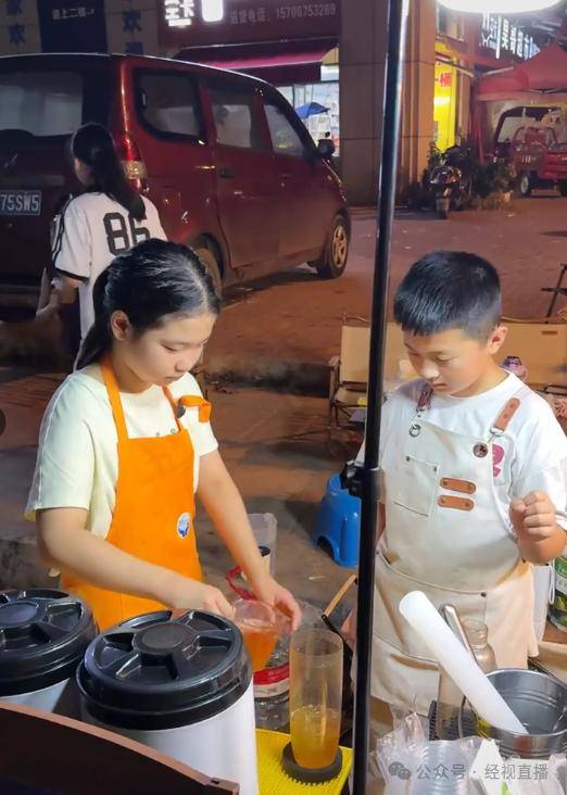 波兰丙组联赛_11岁小学生暑期摆摊卖奶茶月入4000元波兰丙组联赛！母亲回应