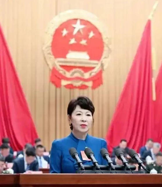 皇冠信用网开户_“换装主席”王莉霞的堕落：从光鲜人设到腐败深渊