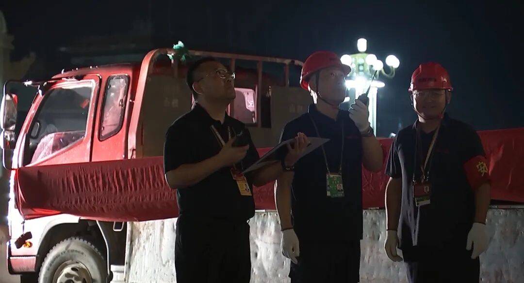 木麻黄vs阿祖里联_天安门城楼毛主席画像“换新”