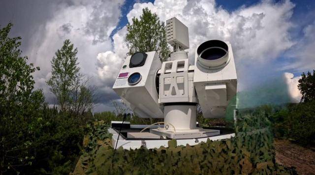 保德比斯基vs胡特尼克_9·3阅兵刚结束保德比斯基vs胡特尼克，沙特抱怨中国激光武器不行，这是看上更好的了？