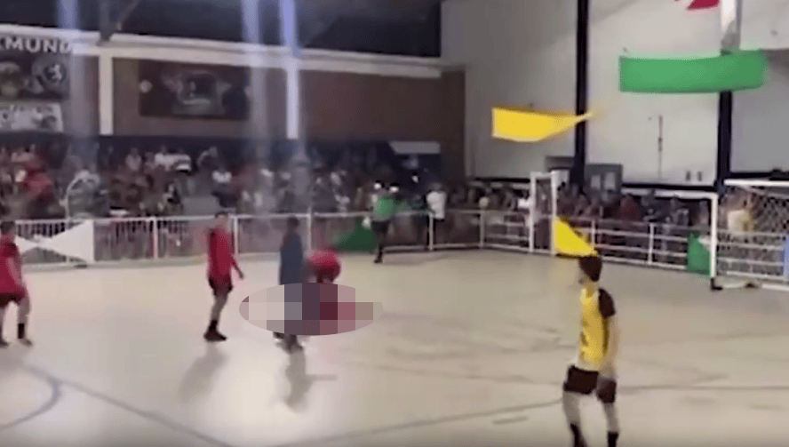 德哈法vs瓦斯尔杜拜_巴西门将点球大战扑出一球后死亡：用胸部挡住点球德哈法vs瓦斯尔杜拜，起身走几步后突然倒地