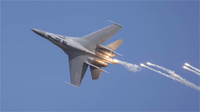 斯温登vs 哈洛贾特_过于落后可以展示？歼20大方展示斯温登vs 哈洛贾特，“野兽模式”强压F35一头