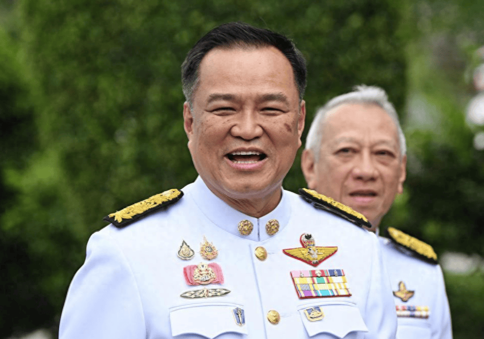 夏利法斯 vs伊斯特雷格_泰国新总理刚上台夏利法斯 vs伊斯特雷格,毫不避讳亲华立场,用中文高呼“中国万岁”