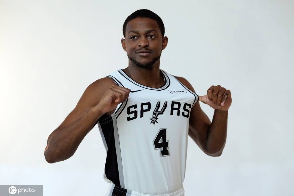 皇冠信用网如何注册_30天30队马刺：文班化解血栓危机 重建又遇三PG难题