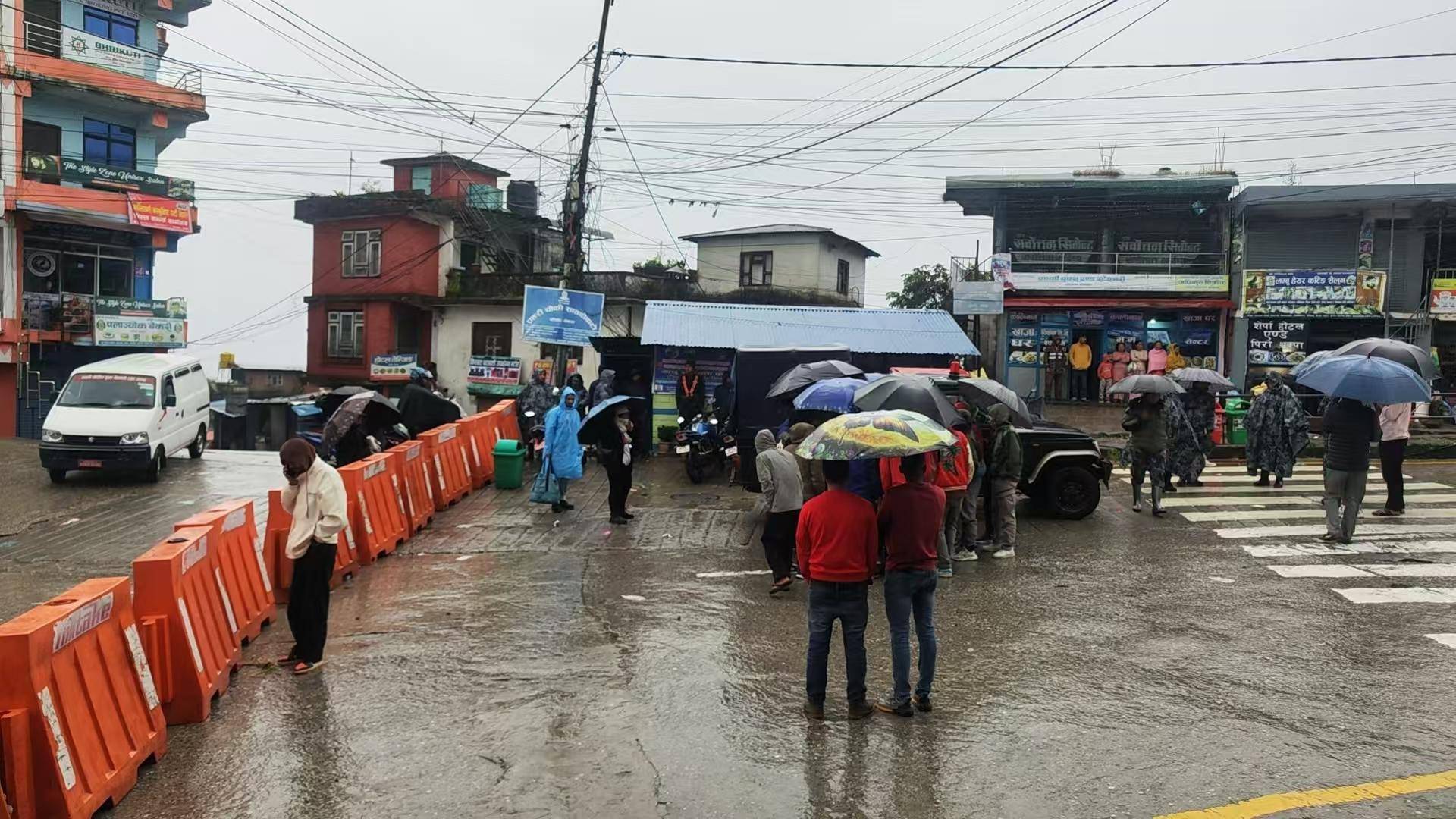 皇冠皇冠平台_从尼泊尔回国手机遭“保护性关停”皇冠皇冠平台，8天仍未恢复 当事人：在海拔4000多米路边冻到崩溃