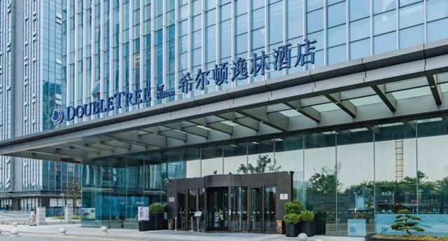 怎么申请皇冠信用网_夫妻俩入住苏州一希尔顿酒店怎么申请皇冠信用网，半夜遭赤身光脚陌生大汉闯入！涉事酒店回应