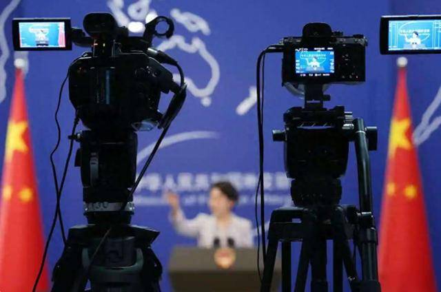 皇冠足球平台代理_解放军实弹射击全中！怕挨炸的日媒当众提问皇冠足球平台代理，中方一句话回应