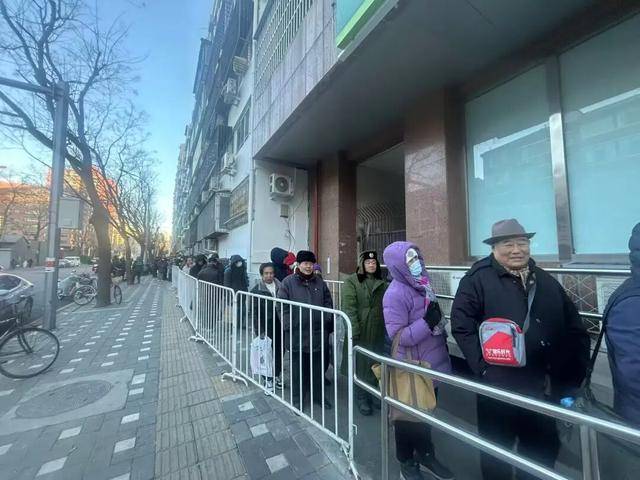 皇冠平台出租_《丙午年》马年生肖邮票今日开售皇冠平台出租！有人连夜排队——