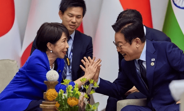 皇冠开户
_日本政坛突发“大地震”皇冠开户
,首相月底或换人?高市早苗找上李在明,中国被点名