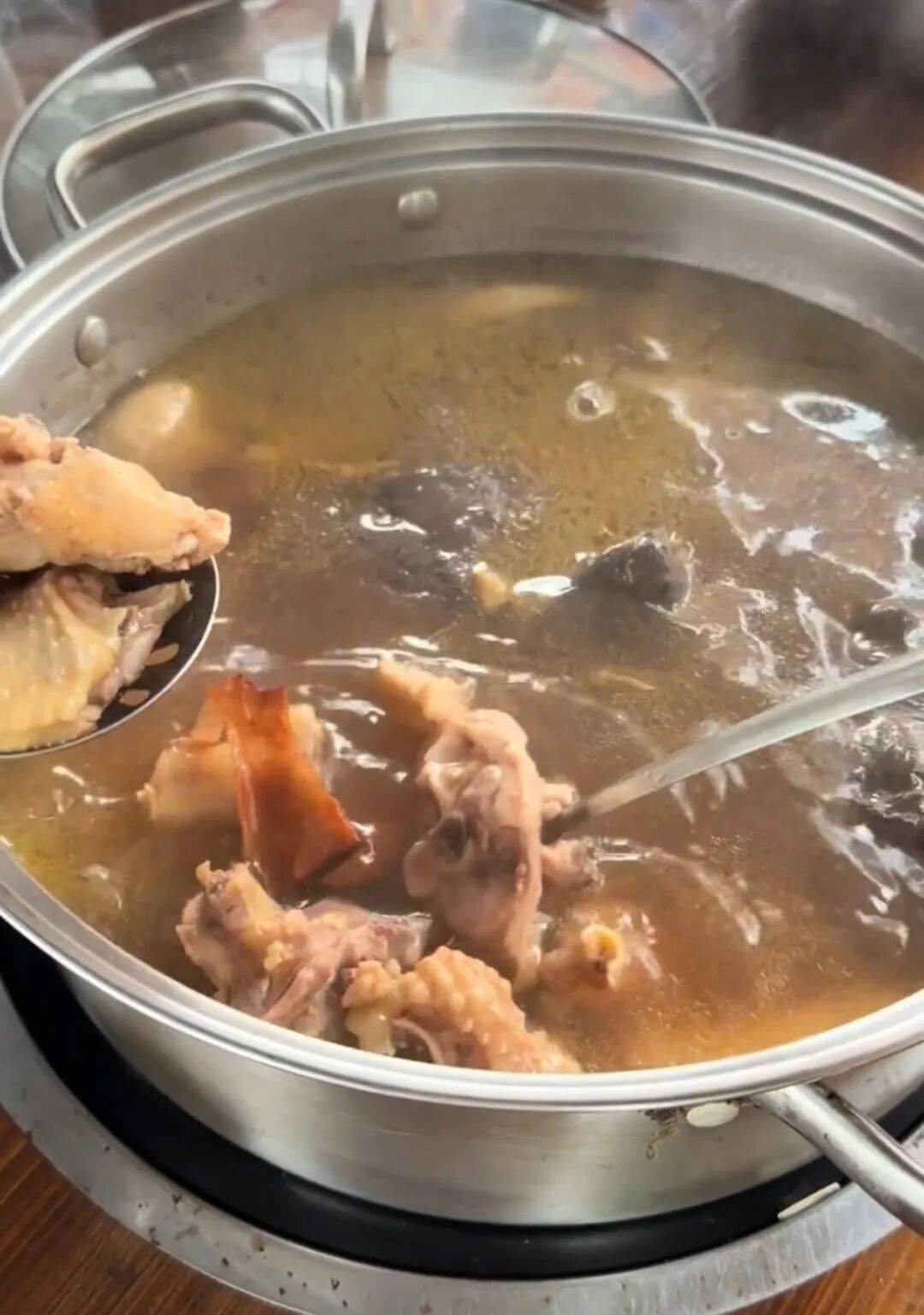 出租正规外围足彩app _“我准备倒闭了！”广东爆火鸡煲店老板再发声：你们去隔壁吧出租正规外围足彩app ，我这是冰冻鸡，别来了；儿子：家里有养鸡场，最多还能撑一到两个月