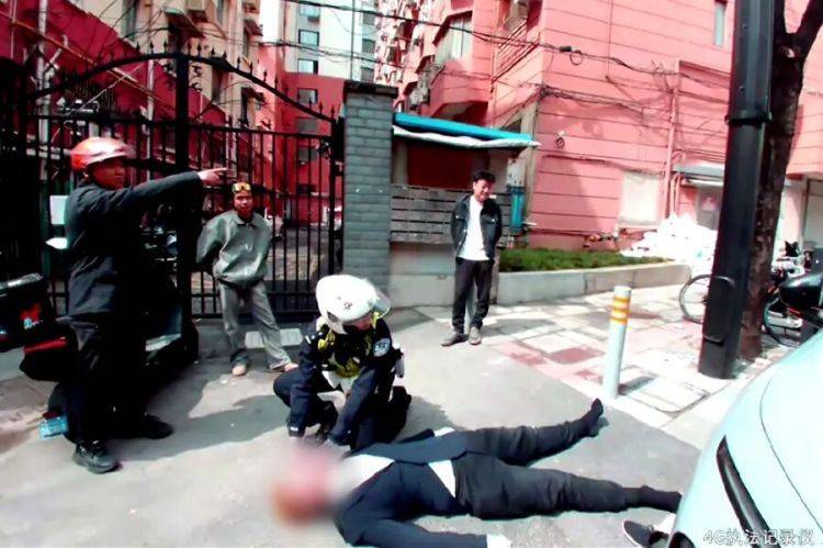 皇冠怎么代理
_上海街头一男子突然倒地抽搐皇冠怎么代理
,死死咬住交警手指!120赶到时才发现……