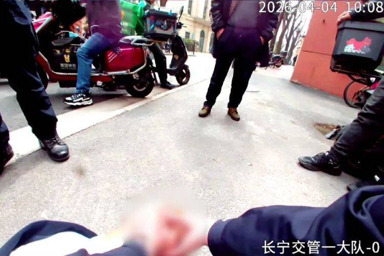 皇冠怎么代理
_上海街头一男子突然倒地抽搐皇冠怎么代理
,死死咬住交警手指!120赶到时才发现……