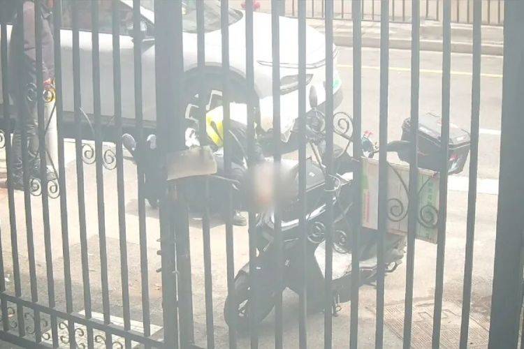 皇冠怎么代理
_上海街头一男子突然倒地抽搐皇冠怎么代理
,死死咬住交警手指!120赶到时才发现……