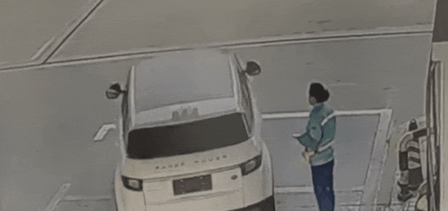 新2网址
_男子驾驶路虎车加油后逃单?工作人员:加了500元新2网址
!只能自掏腰包补上......