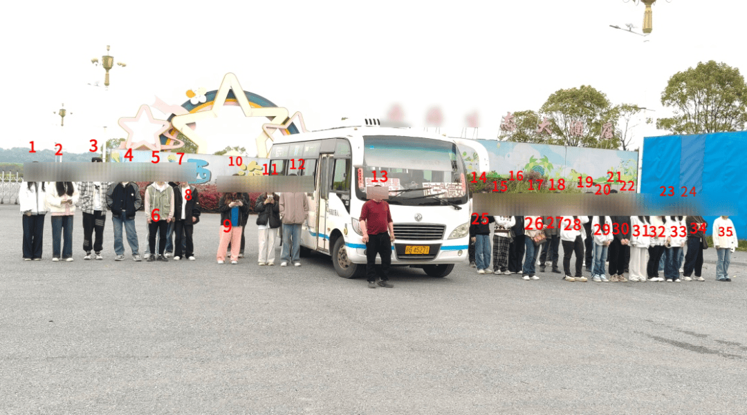 足球受让盘 _“车厢内拥挤不堪足球受让盘 ，部分无座乘客相互‘挤’在角落板凳上”，江西一19座客车载35人严重超载，司机涉嫌危险驾驶罪，被警方依法刑事拘留