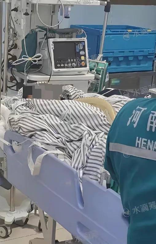 皇冠信用网登2_河南13岁被锁喉男孩赴京治疗后已脱离生命危险皇冠信用网登2，拉绳老人已被采取刑事强制措施