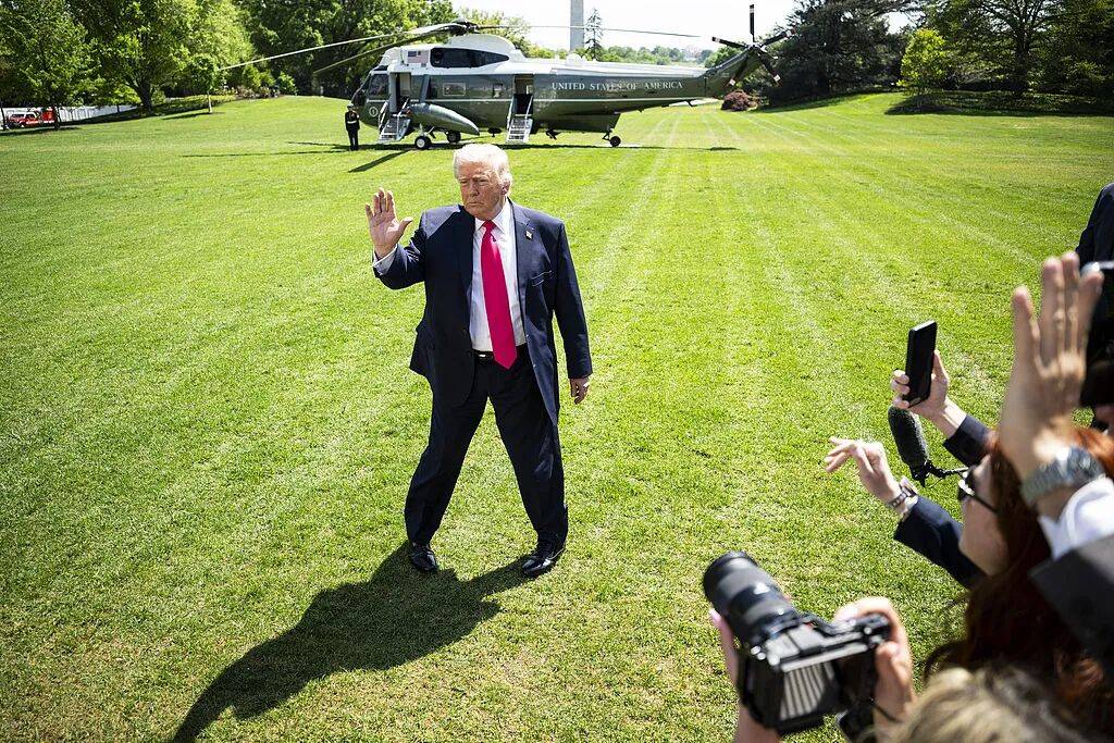 怎么申请皇冠信用盘_特朗普连发10帖怎么申请皇冠信用盘，透露多重信息