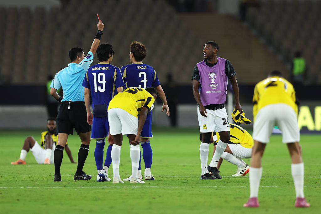 足球外围买球网站_亚冠-日本两队挺进四强 马宁赛后遭球员冲撞出示直红