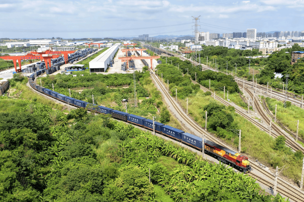 NBA篮球买球平台 _12小时跨越中国2400公里NBA篮球买球平台 ，苏林全程只坐高铁，他到底有何用意？