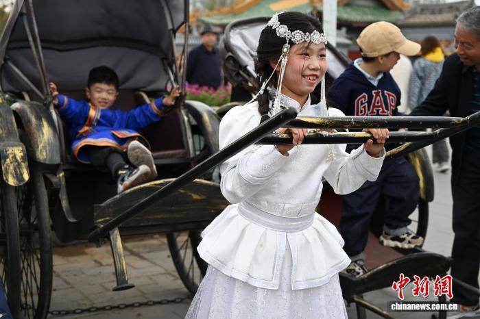 合法的外围足球网站_内蒙古呼和浩特：“五一”假期大召景区游人众多