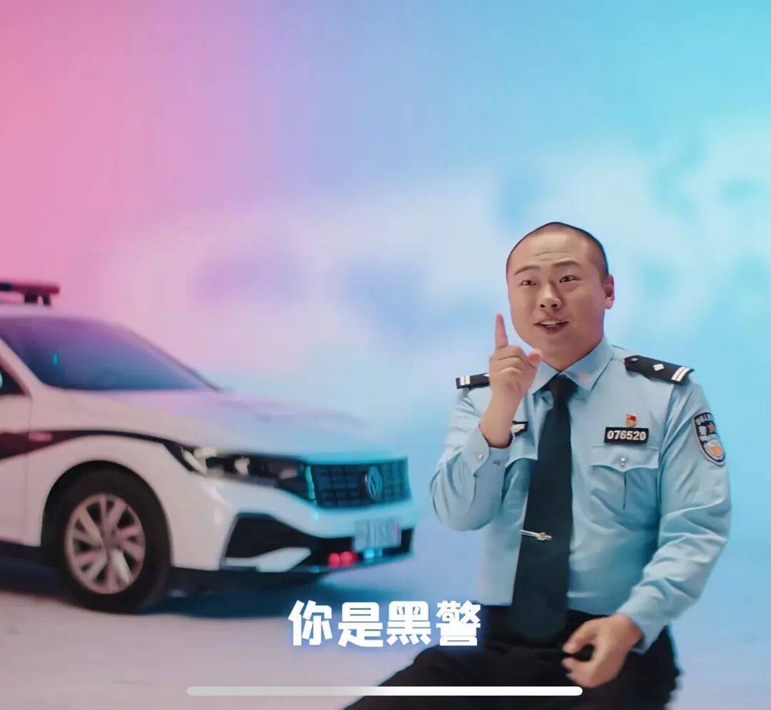 世界杯开户言方网站_民警因头发卷被投诉烫头世界杯开户言方网站，无奈称“我这是自来卷”