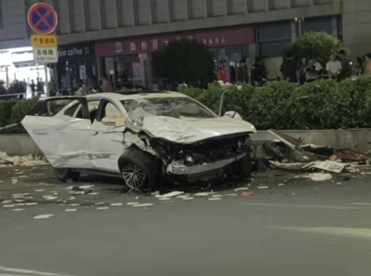 足球信用盘系统_河南信阳发生交通事故足球信用盘系统，涉事车辆严重受损，警方：确有此事