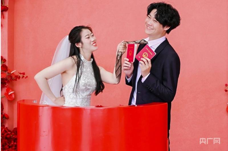 皇冠平台出租_“520”共有3729对新人在沪登记结婚皇冠平台出租，创9年新高 上海甜蜜产业把“流量”变“留量”