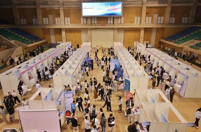 足球信用网平台
_学历的定价权在谁手里足球信用网平台
?