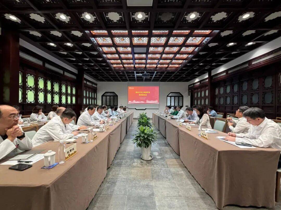 皇冠信用网开户
_复旦大学党委副书记、复旦大学上海医学院党委书记吴正一带队莅临附属华山医院调研指导