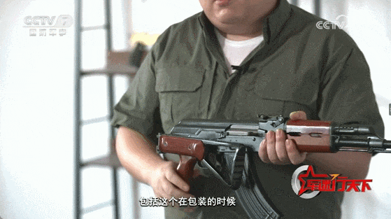 皇冠官方_封存70年！央视打开福建神秘56式冲锋枪仓库皇冠官方，多款罕见型号亮相？