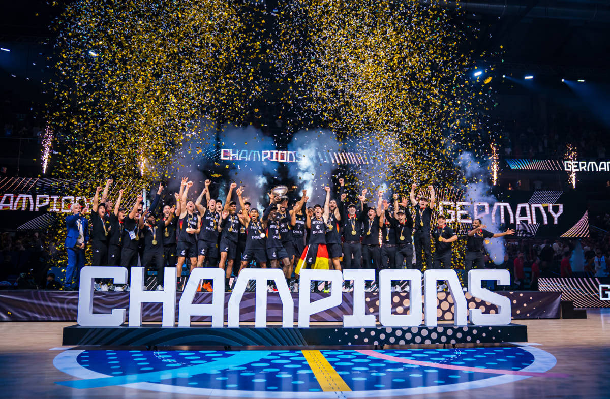 秘鲁甲组联赛_德国险胜土耳其夺欧洲杯冠军 施罗德荣膺MVP