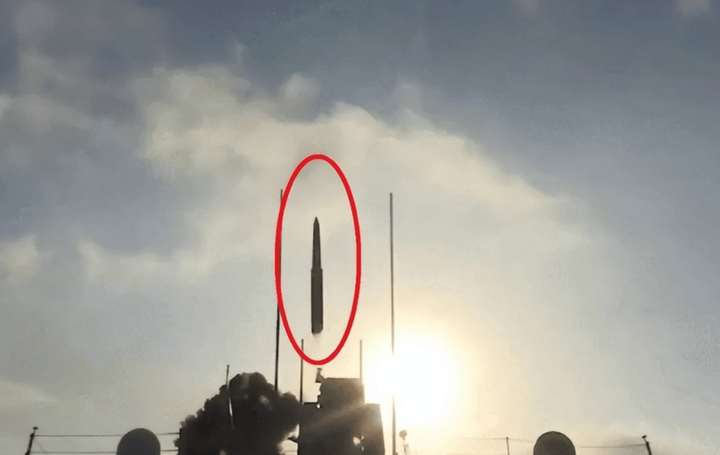 皇冠信用网登0_中美海军正面交锋?中国海军055大驱与美航母编队狭路相逢皇冠信用网登0,双方都进入舰炮打击范围