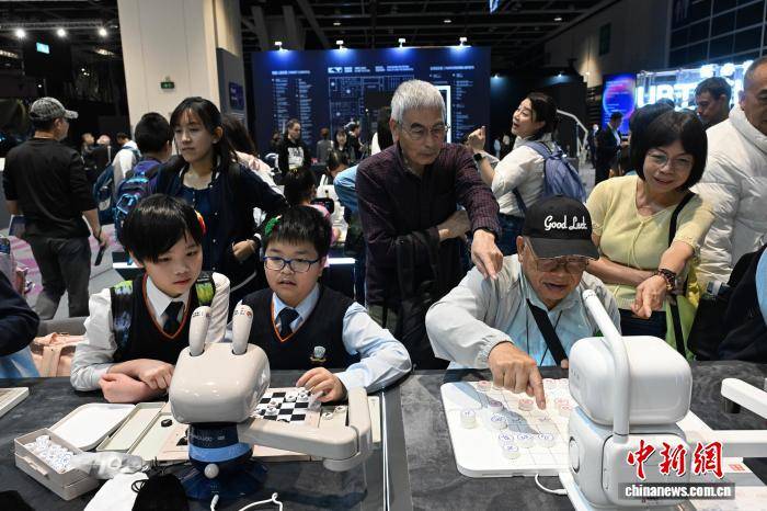 皇冠手机管理端登录
_首届香港国际AI艺术节“遇见未来”