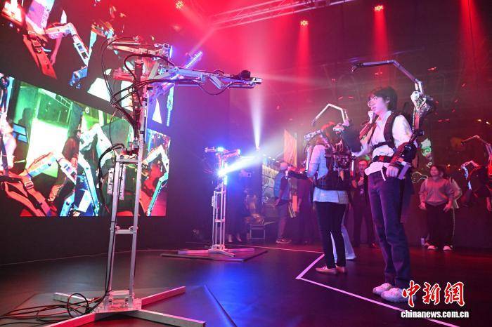 皇冠手机管理端登录
_首届香港国际AI艺术节“遇见未来”